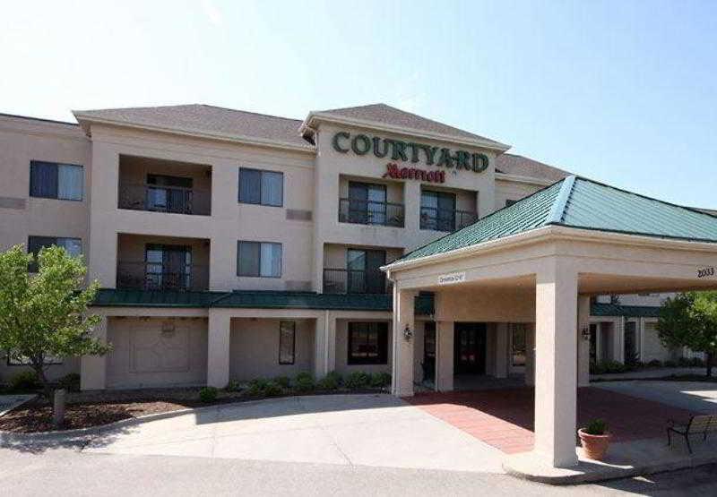 Courtyard By Marriott Topeka Exterior photo