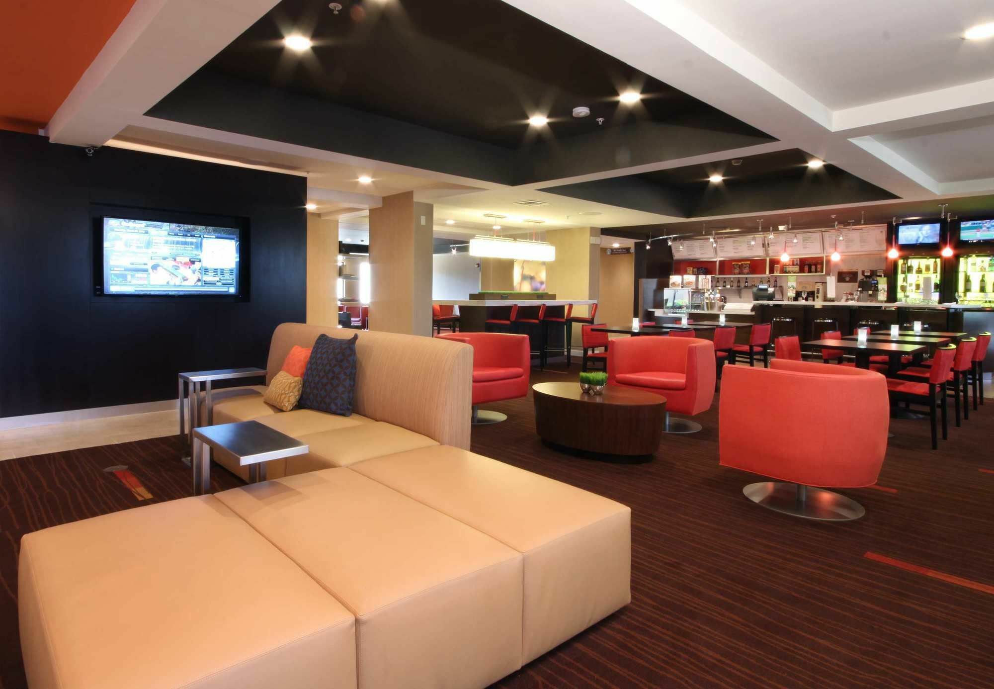Courtyard By Marriott Topeka Exterior photo